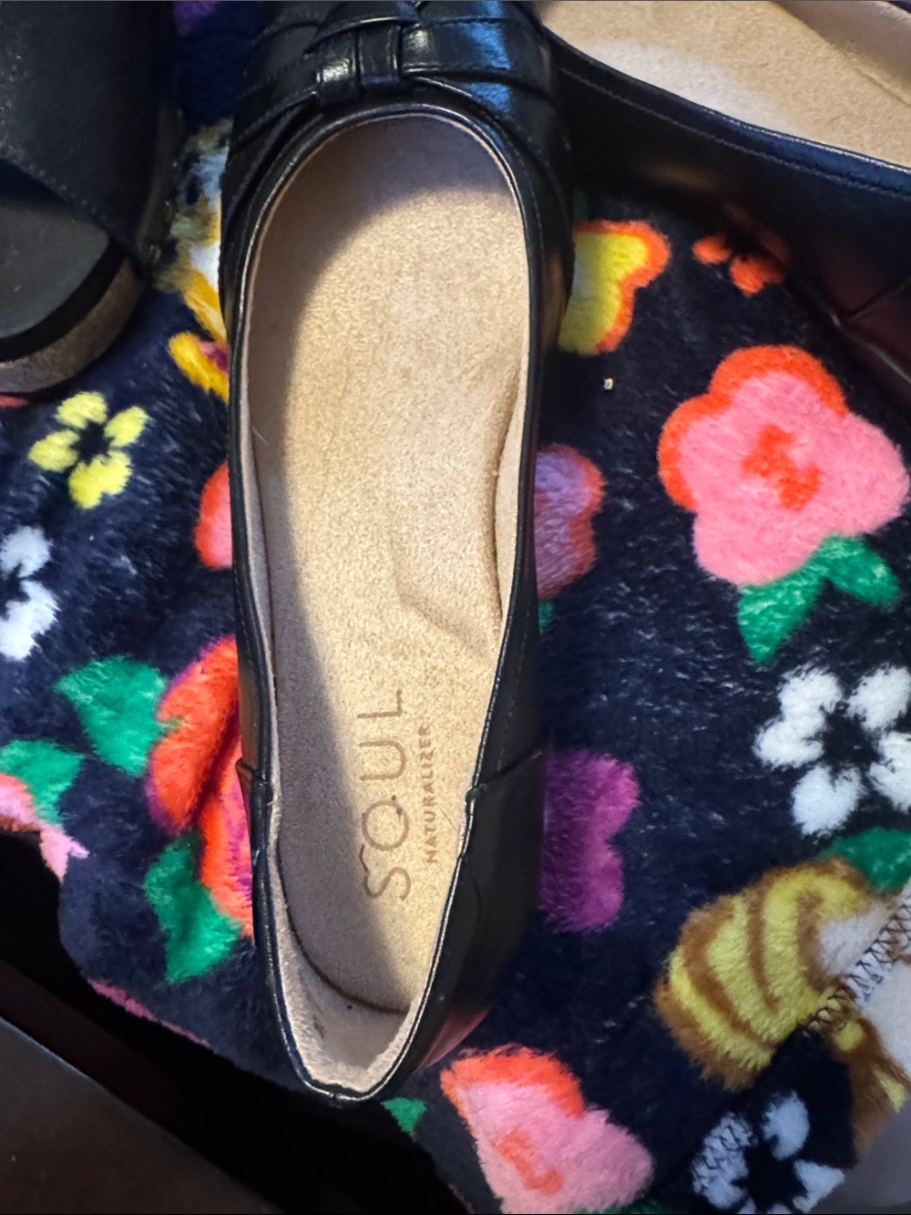 SOUL Naturalizer Black Women's Slip-On Ballet Flats with Knot Detail. Comfort - Picture 2 of 3